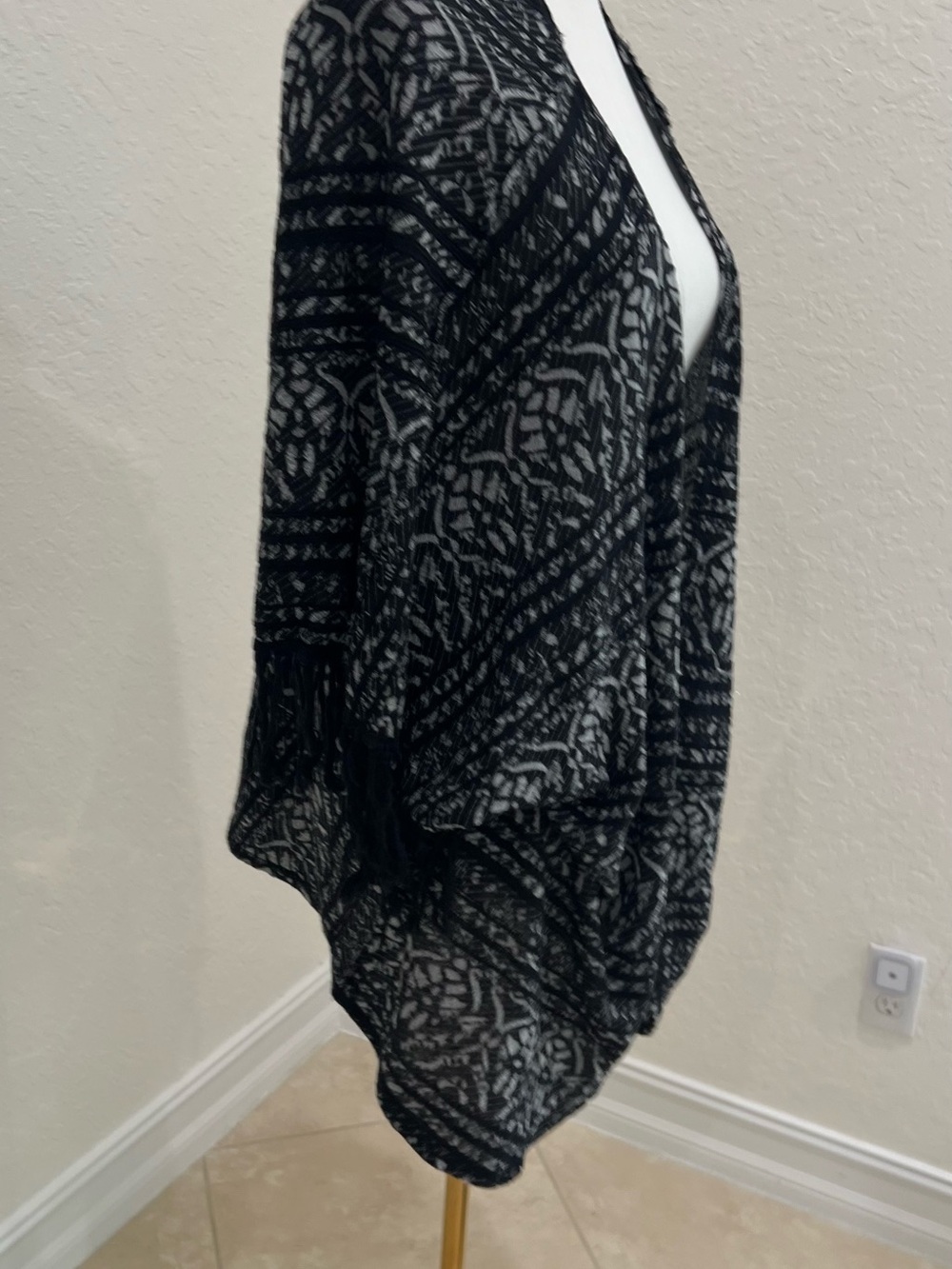 Free People Black & White Open-Front Fringe Kimono Sweater - Picture 5 of 5